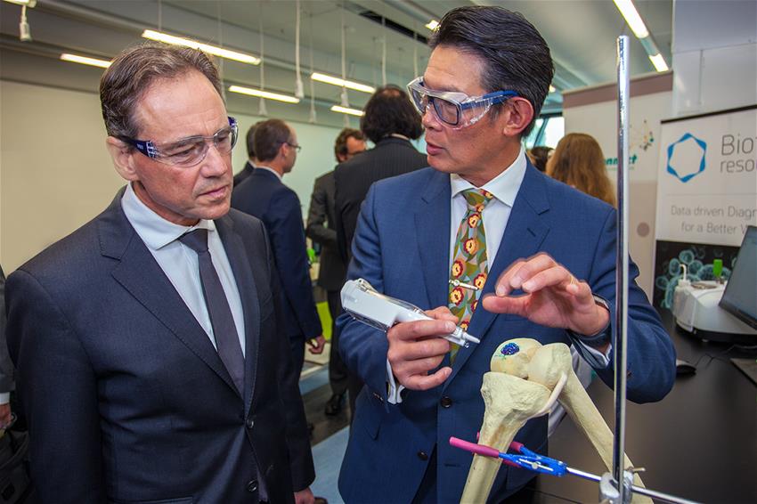 Federal Minister for Health Greg Hunt MP and St Vincent's Director of Orthopaedics, Professor Peter Choong at the announcement Federal Minister for Health Greg Hunt MP and St Vincent